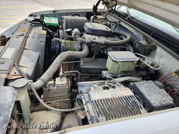 image for item MK9357 2000 Chevrolet 3500HD  flatbed pickup truck