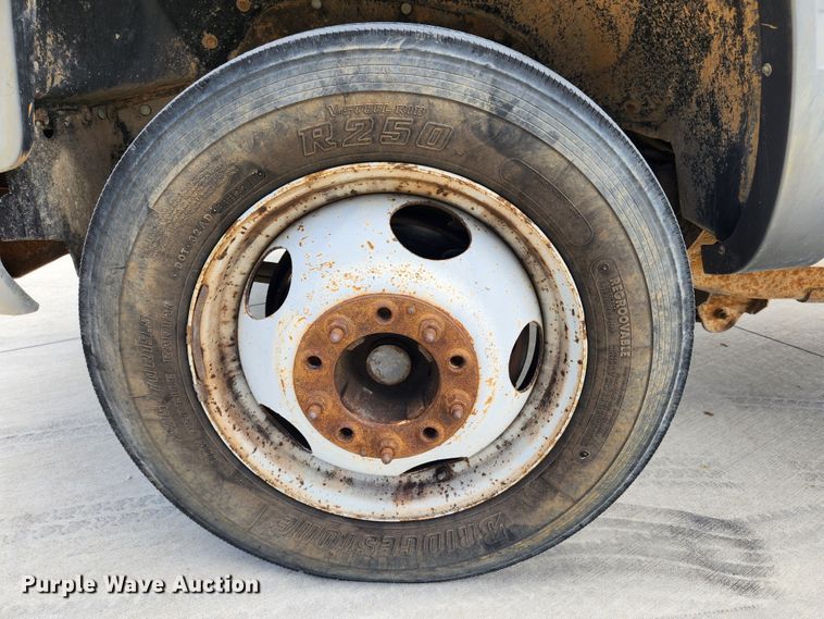 image for item MK9357 2000 Chevrolet 3500HD  flatbed pickup truck