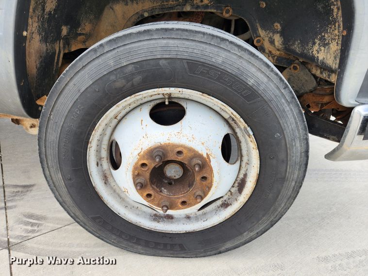 image for item MK9357 2000 Chevrolet 3500HD  flatbed pickup truck