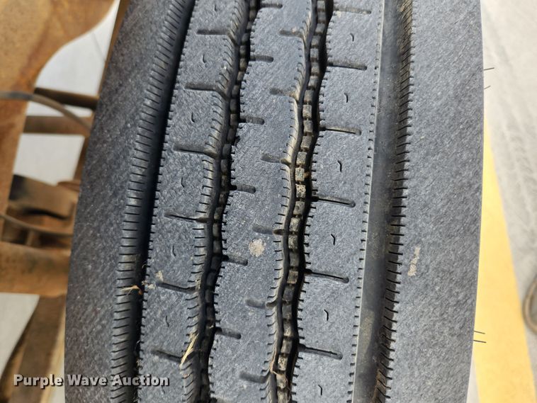 image for item MK9357 2000 Chevrolet 3500HD  flatbed pickup truck