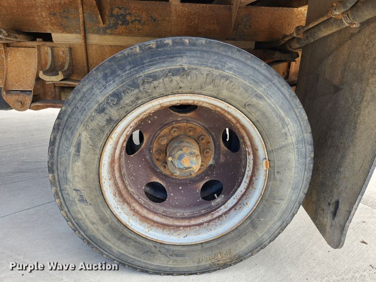 image for item MK9357 2000 Chevrolet 3500HD  flatbed pickup truck