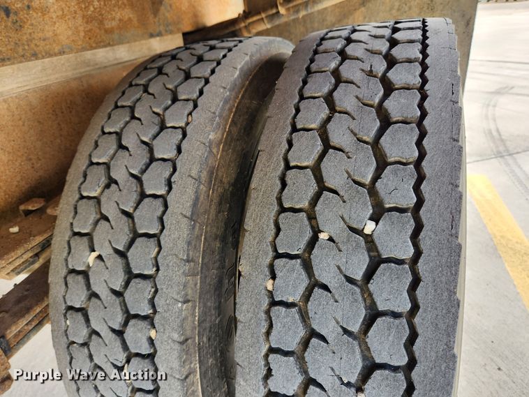 image for item MK9357 2000 Chevrolet 3500HD  flatbed pickup truck