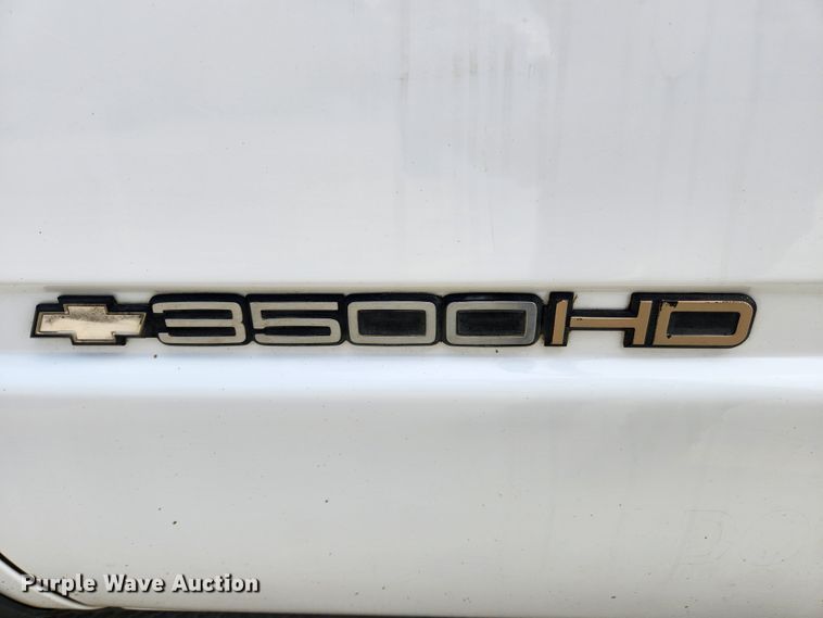 image for item MK9357 2000 Chevrolet 3500HD  flatbed pickup truck