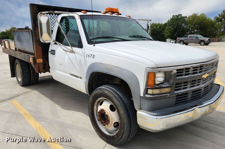 image for item MK9358 2000 Chevrolet 3500HD  flatbed pickup truck