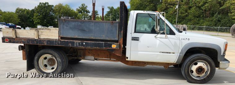 image for item MK9358 2000 Chevrolet 3500HD  flatbed pickup truck