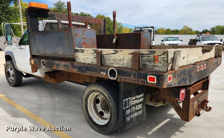 image for item MK9358 2000 Chevrolet 3500HD  flatbed pickup truck