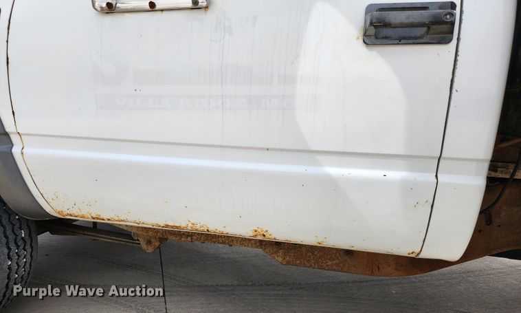 image for item MK9358 2000 Chevrolet 3500HD  flatbed pickup truck
