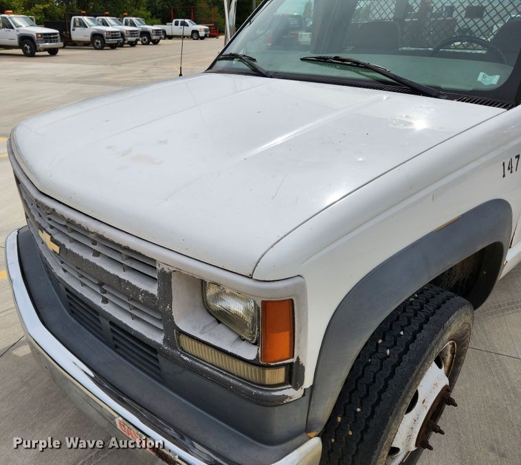 image for item MK9358 2000 Chevrolet 3500HD  flatbed pickup truck