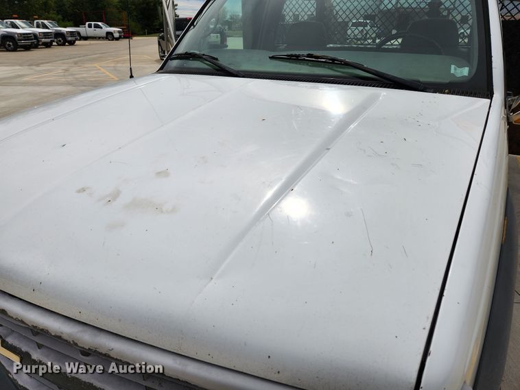 image for item MK9358 2000 Chevrolet 3500HD  flatbed pickup truck