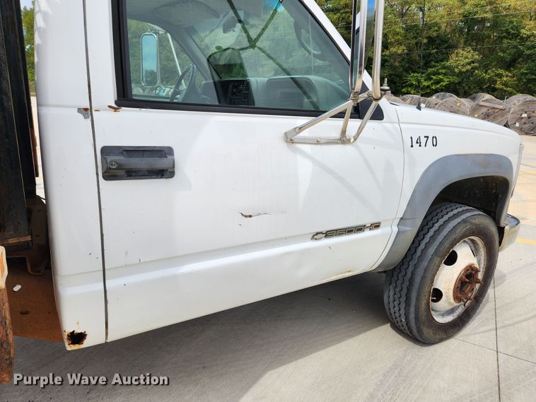 image for item MK9358 2000 Chevrolet 3500HD  flatbed pickup truck