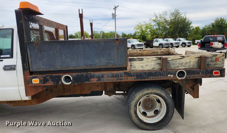 image for item MK9358 2000 Chevrolet 3500HD  flatbed pickup truck