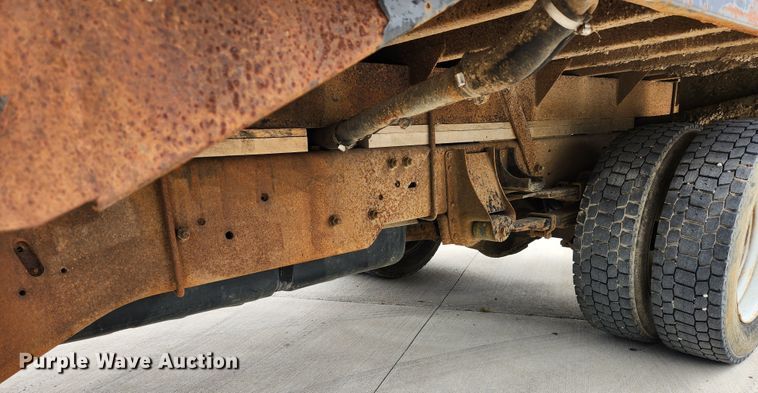 image for item MK9358 2000 Chevrolet 3500HD  flatbed pickup truck