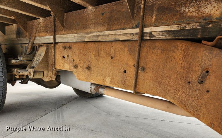 image for item MK9358 2000 Chevrolet 3500HD  flatbed pickup truck