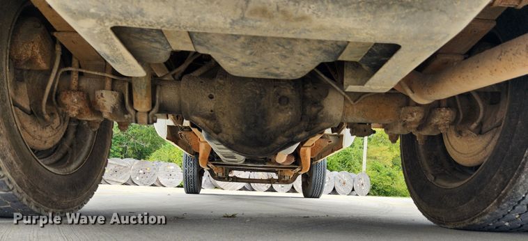 image for item MK9358 2000 Chevrolet 3500HD  flatbed pickup truck