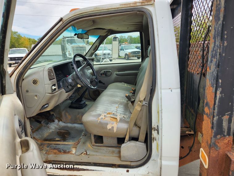 image for item MK9358 2000 Chevrolet 3500HD  flatbed pickup truck