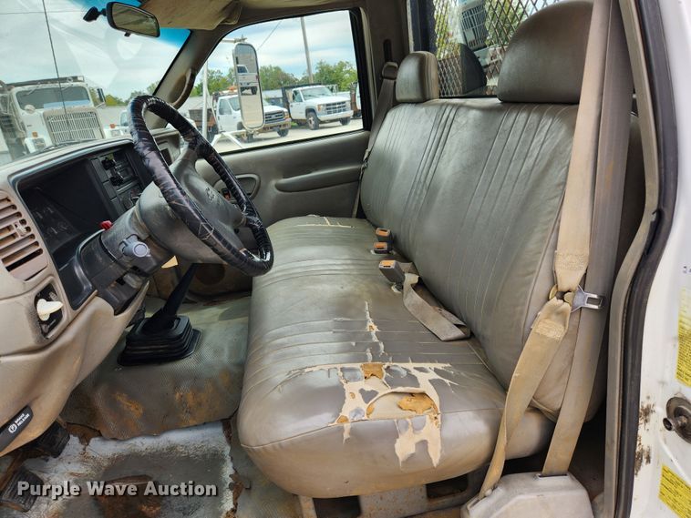 image for item MK9358 2000 Chevrolet 3500HD  flatbed pickup truck