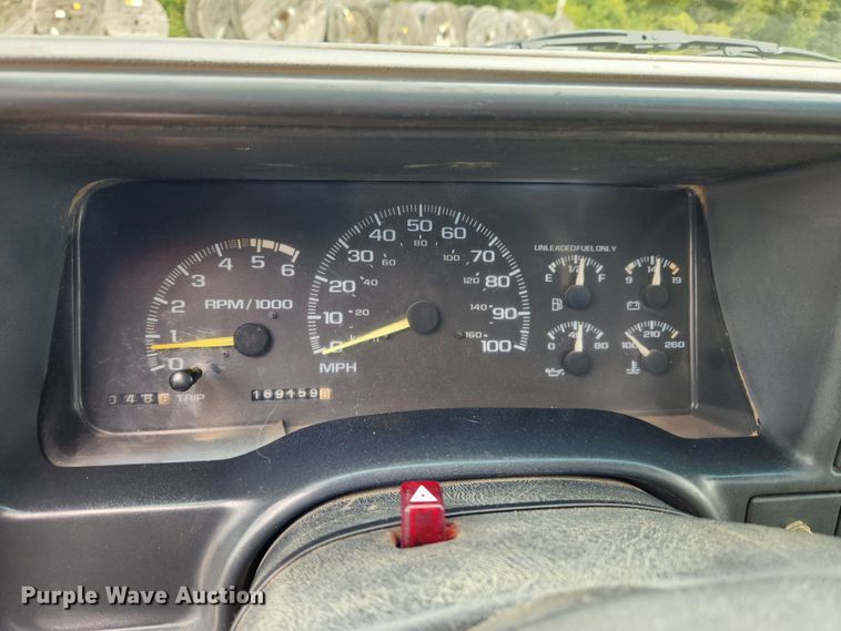 image for item MK9358 2000 Chevrolet 3500HD  flatbed pickup truck