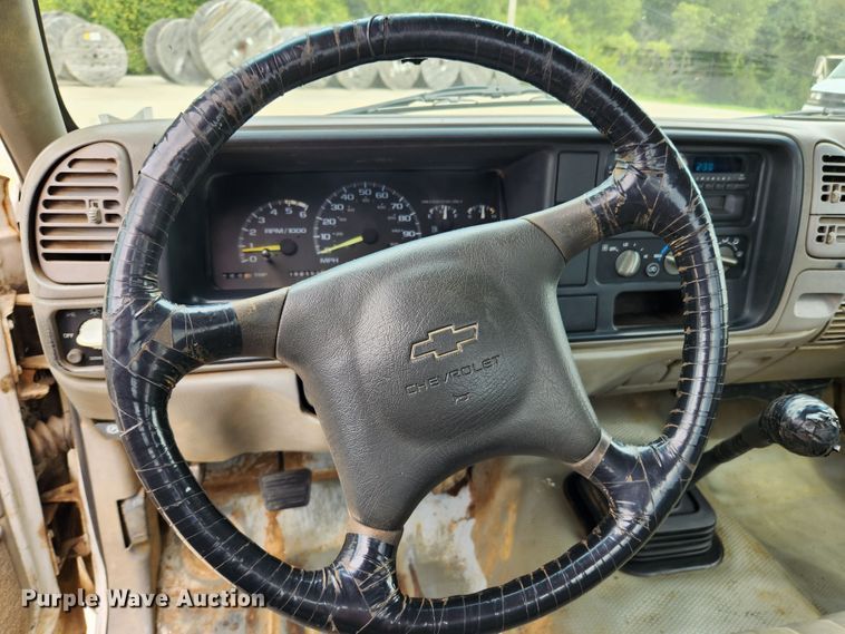 image for item MK9358 2000 Chevrolet 3500HD  flatbed pickup truck