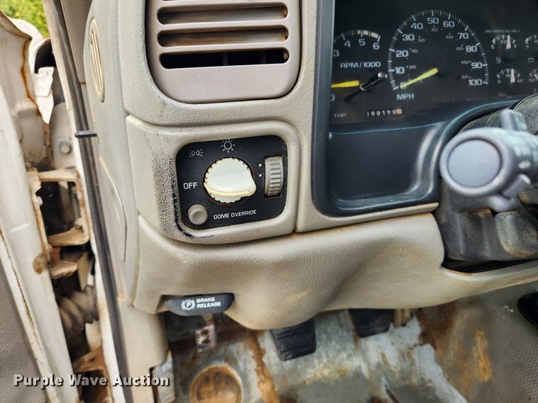 image for item MK9358 2000 Chevrolet 3500HD  flatbed pickup truck