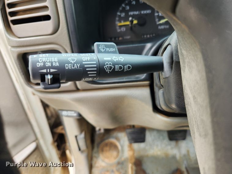 image for item MK9358 2000 Chevrolet 3500HD  flatbed pickup truck