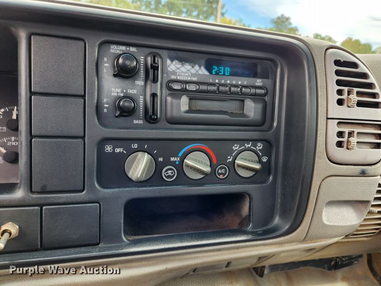 image for item MK9358 2000 Chevrolet 3500HD  flatbed pickup truck