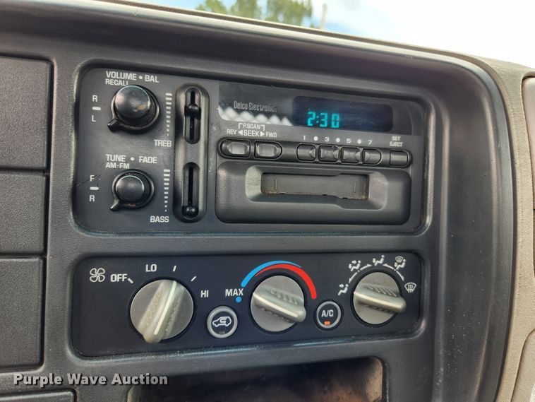 image for item MK9358 2000 Chevrolet 3500HD  flatbed pickup truck