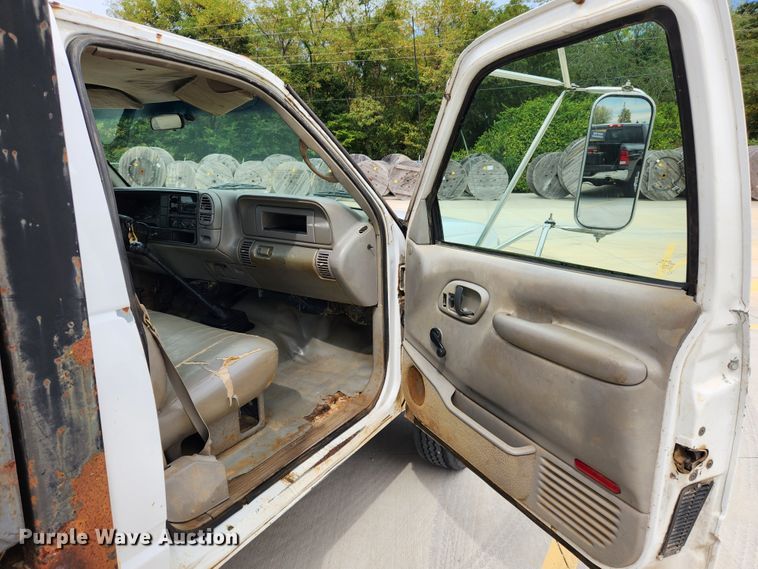 image for item MK9358 2000 Chevrolet 3500HD  flatbed pickup truck