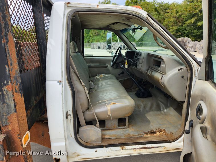 image for item MK9358 2000 Chevrolet 3500HD  flatbed pickup truck