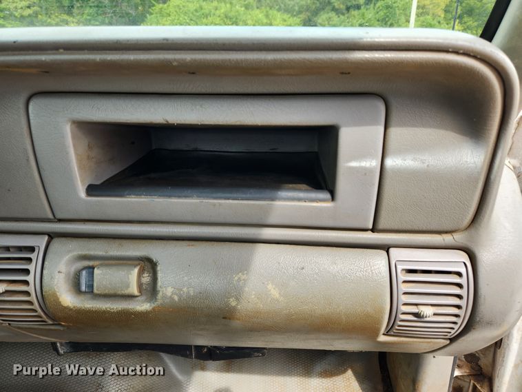 image for item MK9358 2000 Chevrolet 3500HD  flatbed pickup truck