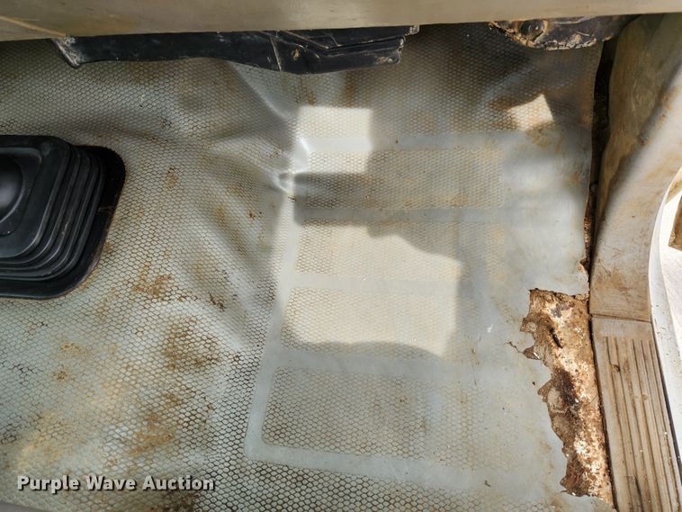 image for item MK9358 2000 Chevrolet 3500HD  flatbed pickup truck