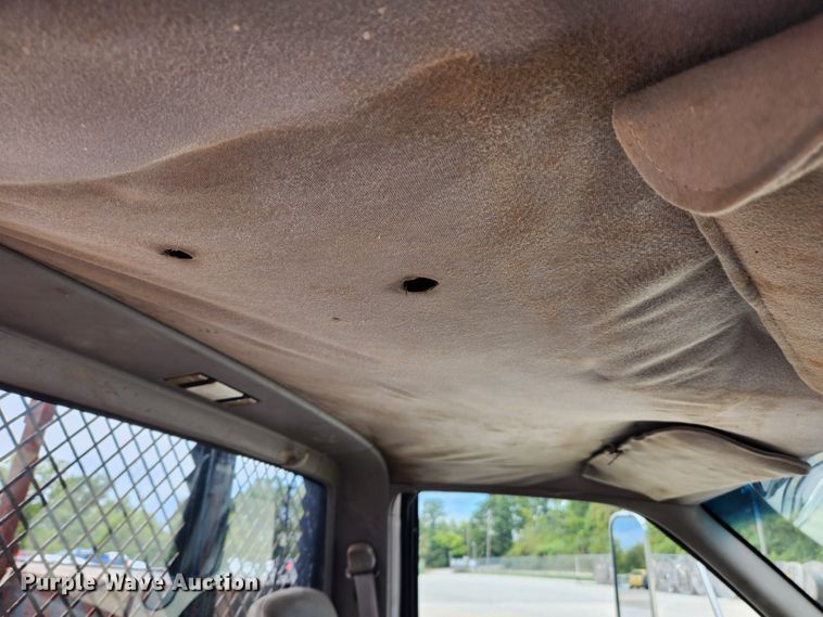 image for item MK9358 2000 Chevrolet 3500HD  flatbed pickup truck