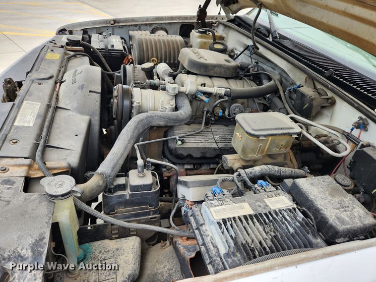 image for item MK9358 2000 Chevrolet 3500HD  flatbed pickup truck