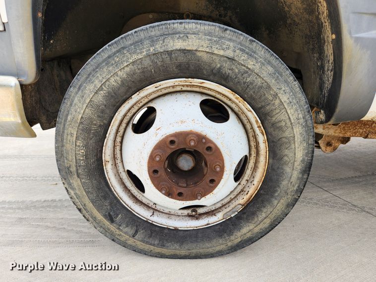 image for item MK9358 2000 Chevrolet 3500HD  flatbed pickup truck