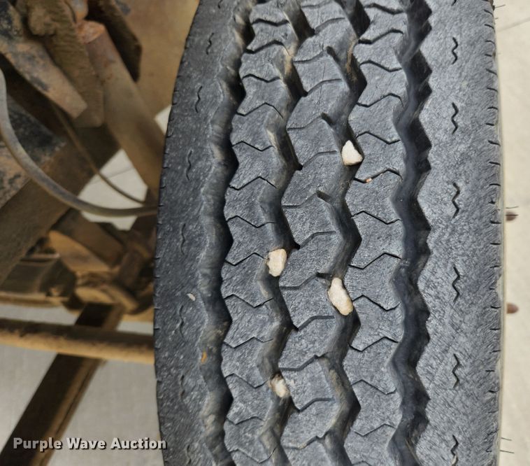 image for item MK9358 2000 Chevrolet 3500HD  flatbed pickup truck