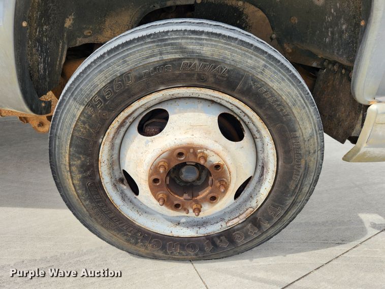 image for item MK9358 2000 Chevrolet 3500HD  flatbed pickup truck