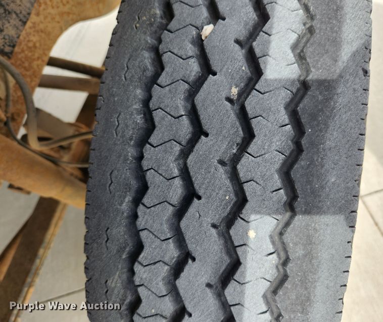 image for item MK9358 2000 Chevrolet 3500HD  flatbed pickup truck