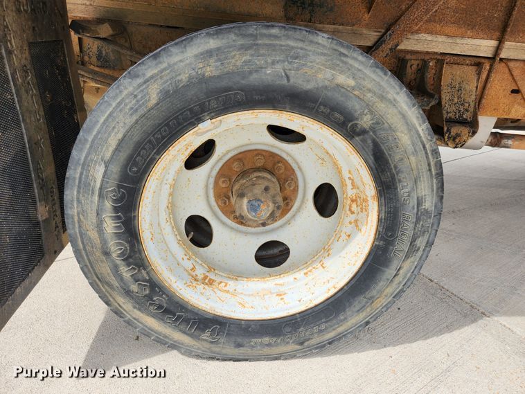 image for item MK9358 2000 Chevrolet 3500HD  flatbed pickup truck