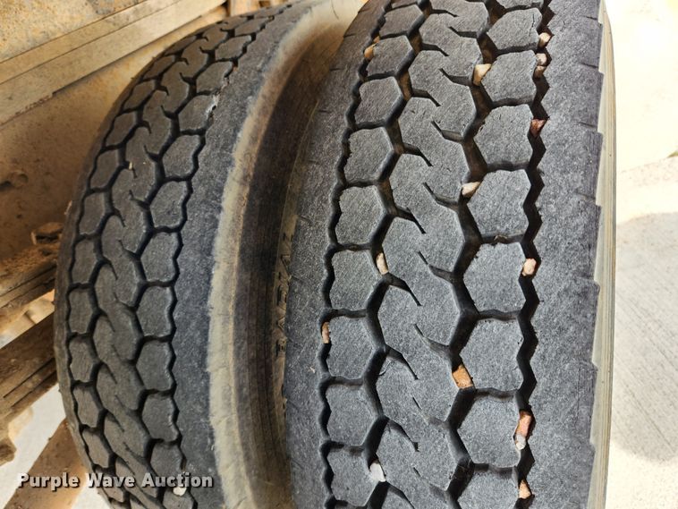 image for item MK9358 2000 Chevrolet 3500HD  flatbed pickup truck