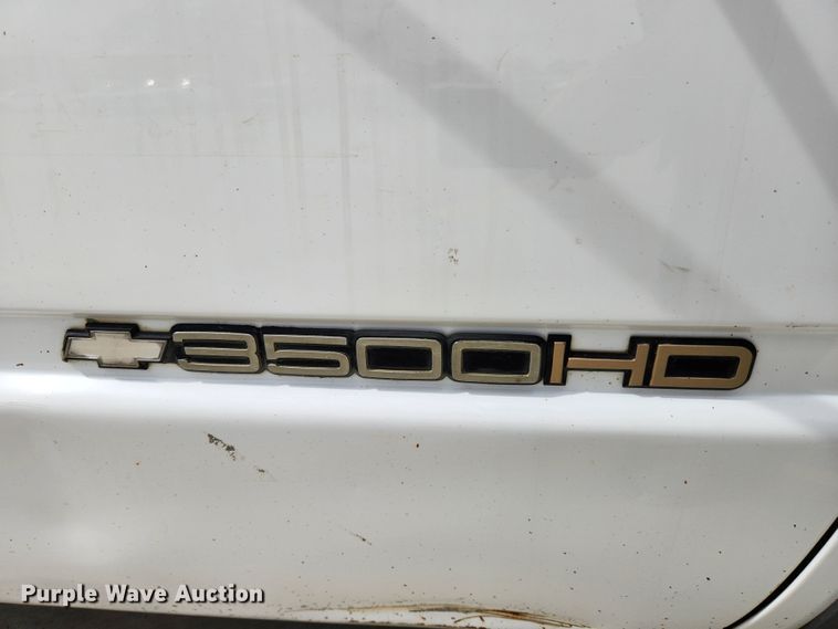 image for item MK9358 2000 Chevrolet 3500HD  flatbed pickup truck