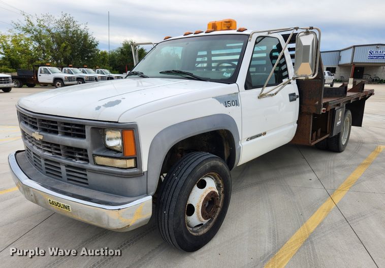 image for item MK9359 2000 Chevrolet 3500HD  flatbed pickup truck