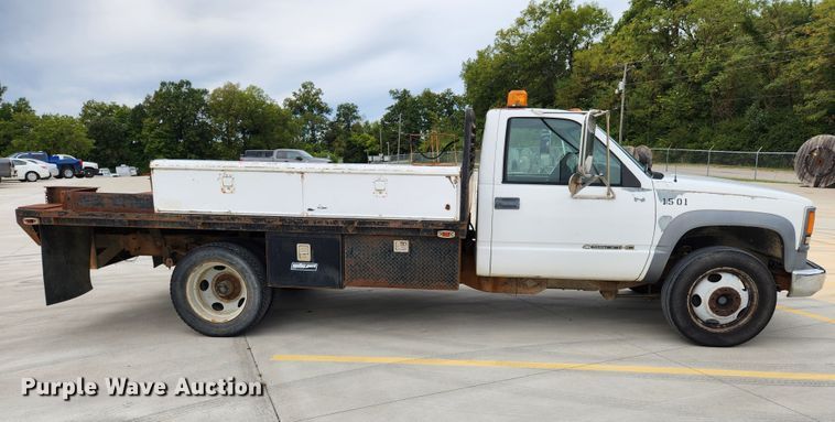 image for item MK9359 2000 Chevrolet 3500HD  flatbed pickup truck