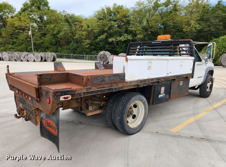 image for item MK9359 2000 Chevrolet 3500HD  flatbed pickup truck