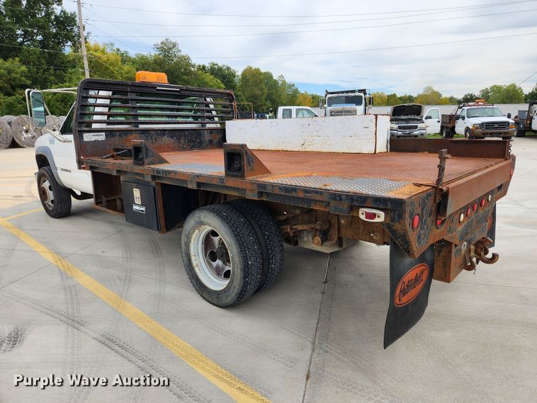 image for item MK9359 2000 Chevrolet 3500HD  flatbed pickup truck