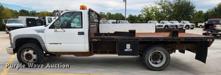 image for item MK9359 2000 Chevrolet 3500HD  flatbed pickup truck