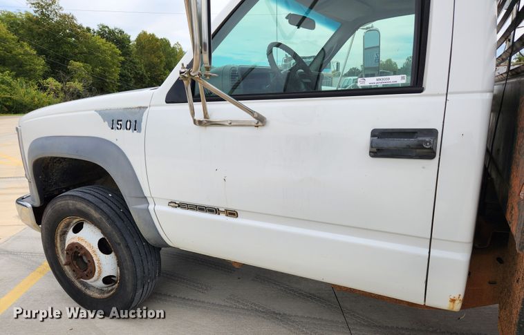 image for item MK9359 2000 Chevrolet 3500HD  flatbed pickup truck