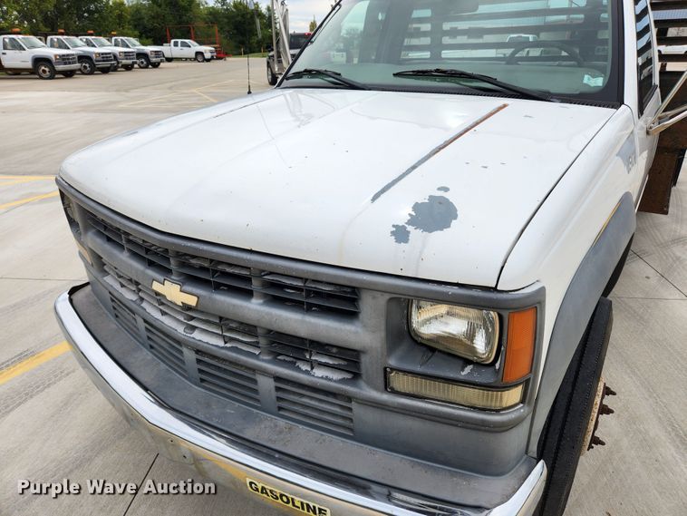 image for item MK9359 2000 Chevrolet 3500HD  flatbed pickup truck