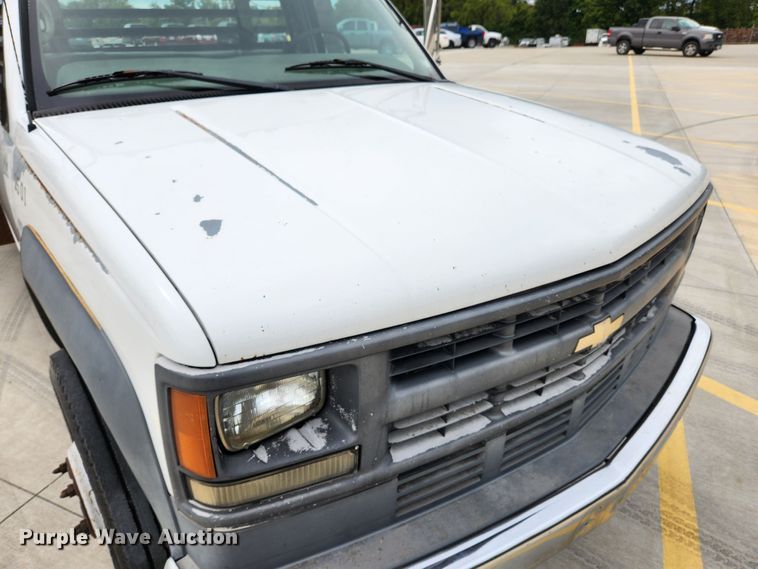 image for item MK9359 2000 Chevrolet 3500HD  flatbed pickup truck