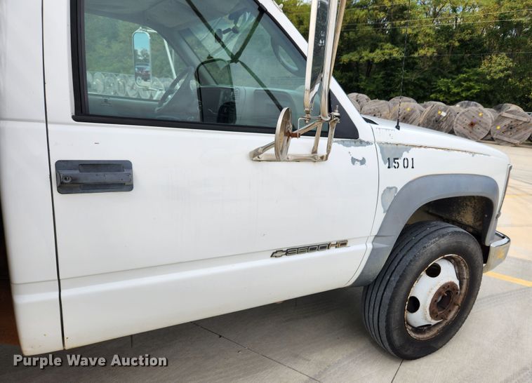 image for item MK9359 2000 Chevrolet 3500HD  flatbed pickup truck