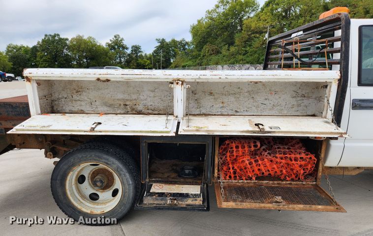 image for item MK9359 2000 Chevrolet 3500HD  flatbed pickup truck