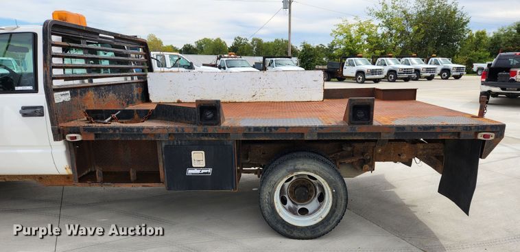 image for item MK9359 2000 Chevrolet 3500HD  flatbed pickup truck